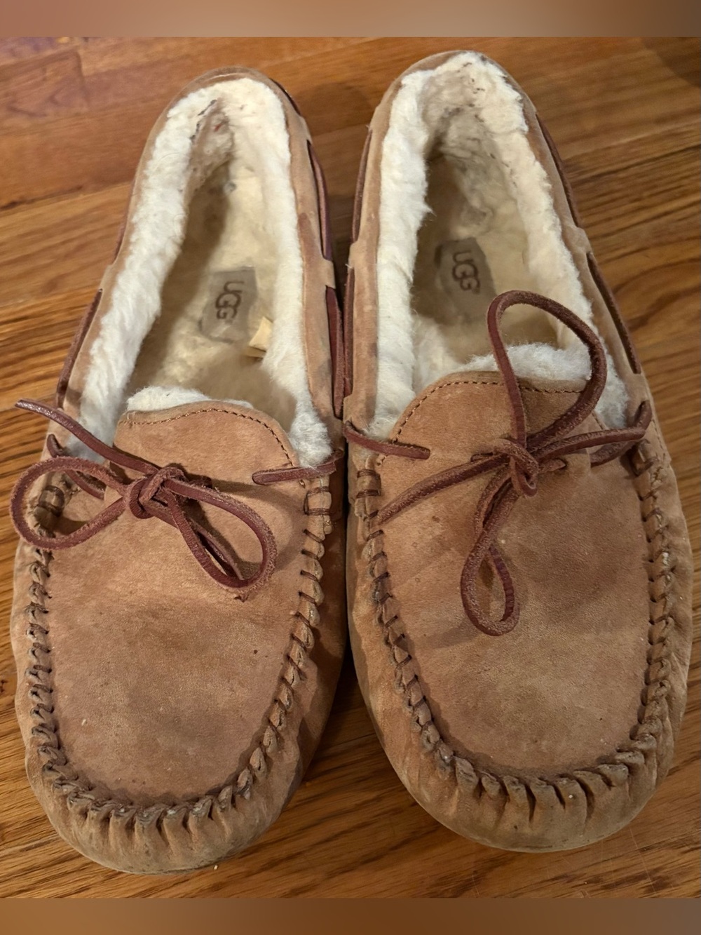 UGG Dakota WoMen’s Slip On Casual Moccasin Slippers, Size 10, EUC
